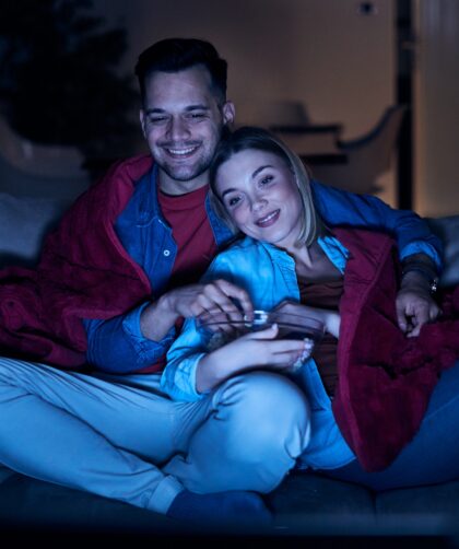 couple movie night tc laptop popcorn love watching entertainment
