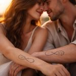 découvrez pourquoi le signe infini est un tatouage intemporel et chargé de sens, idéal pour les amoureux qui souhaitent symboliser leur lien éternel.